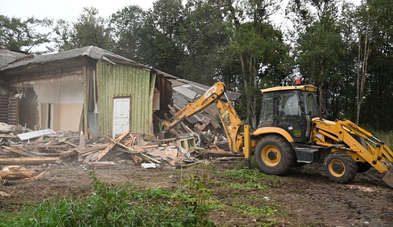 В Козельском районе сносят столетние корпуса больницы и реконструируют мост