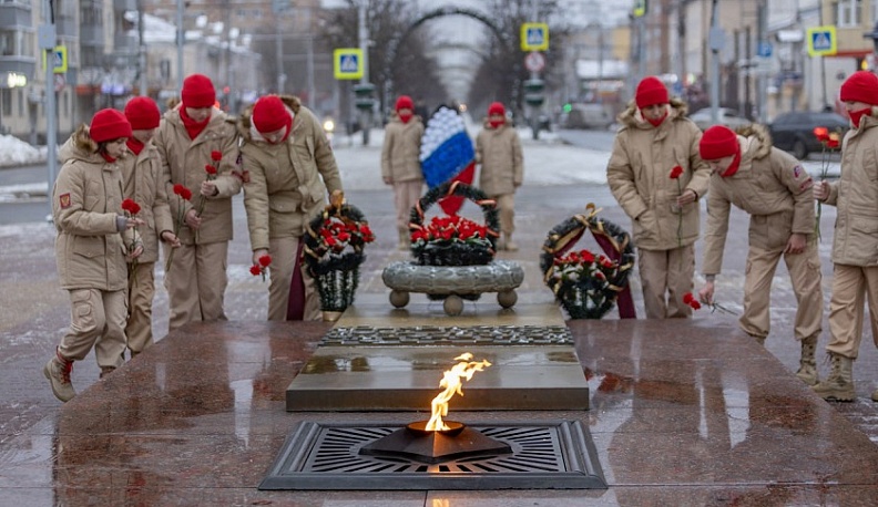 На площади Победы в Калуге почтили память погибших героев