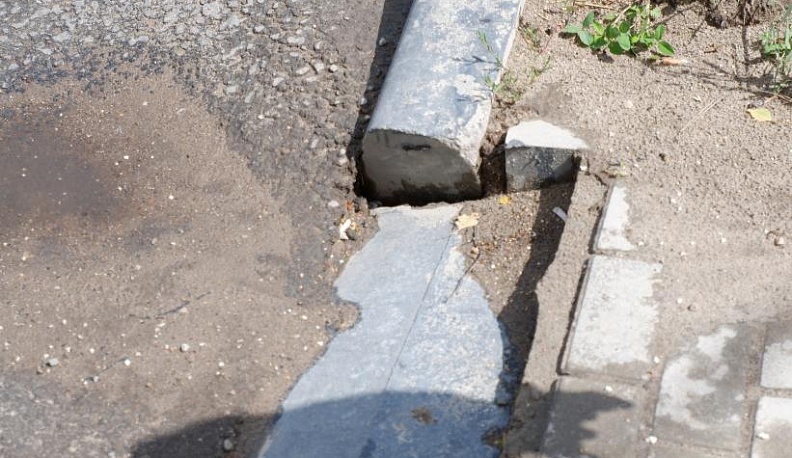 В Калуге активисты выявили недостатки ремонта новой дороги