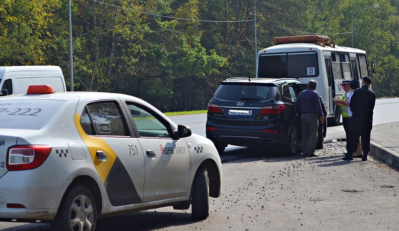 В Анненках арестованы 7 машин, 4 смартфона и перфоратор 