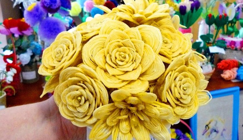 В культурно-досуговом центре Козельска проходит выставка-конкурс «Букет для мамы»