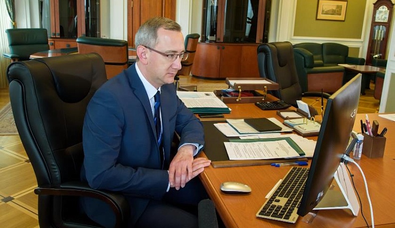 Владислав Шапша поддержал предложение министерства образования и науки области о сроках завершения учебного года