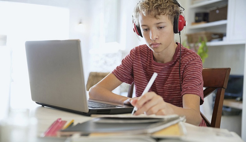 Родители должны помнить, что во время онлайн-уроков СанПиН не работают