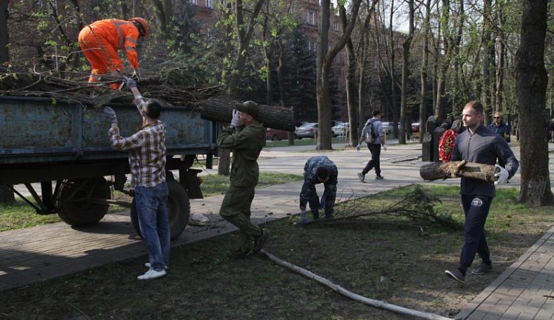 В Калуге навели чистоту перед майскими праздниками