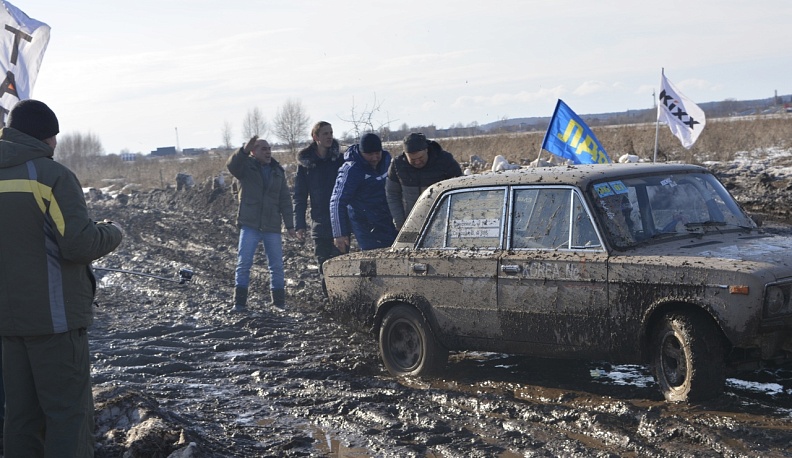Автогонки, рок, резьба