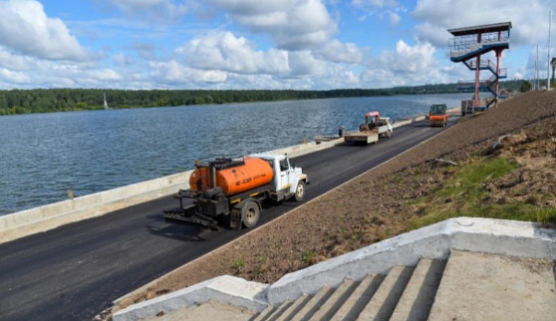 Владислав Шапша провел рабочее совещание по благоустройству набережной Яченского водохранилища 