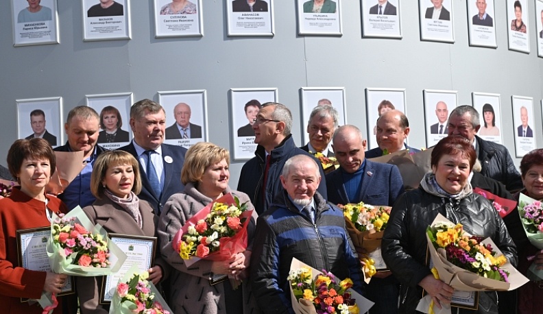 В Калуге открыли Доску почета