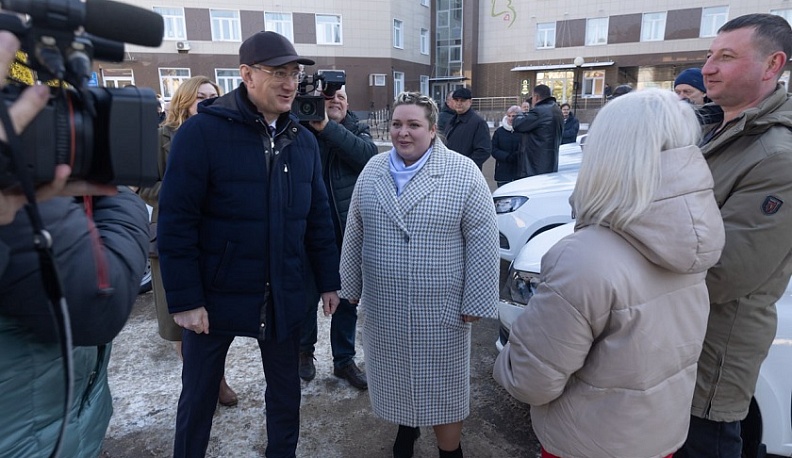 Медикам Калужской области передали 25 новых автомобилей