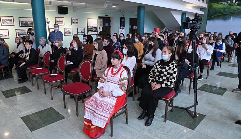 В Калуге чествовали одарённых в сфере культуры и искусства школьников и студентов 