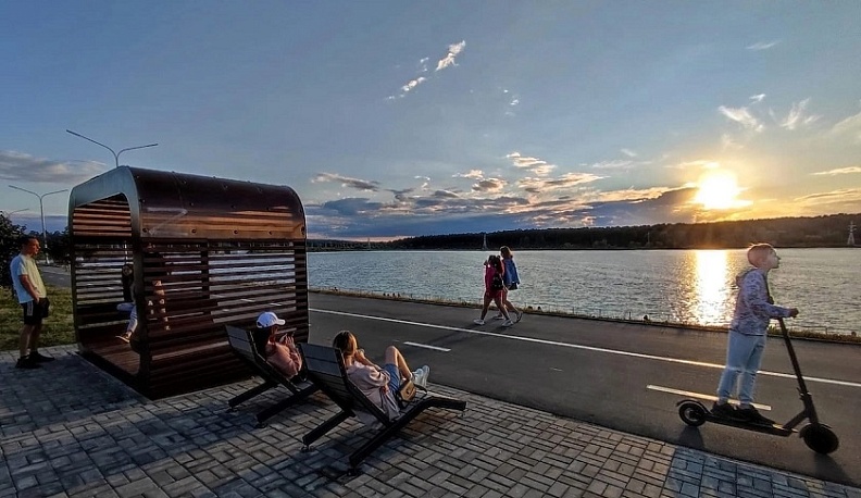 На набережной Яченки появились модные шезлонги
