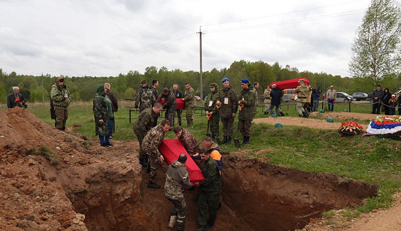 Перезахоронение останков 120 солдат  на Ивановском поле.