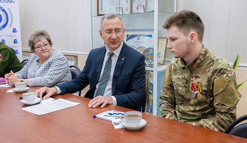 Владислав Шапша побывал на значимых социальных объектах села Перемышль и встретился с участниками СВО