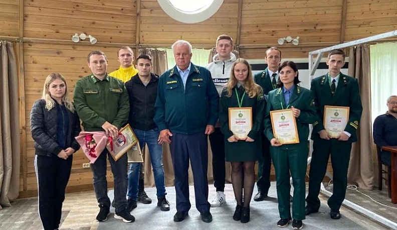 Лучший молодой лесничий работает в Ферзикове  ﻿