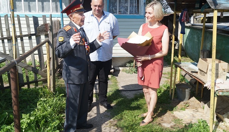 В Козельске 95-летнему ветерану передали поздравление Президента
