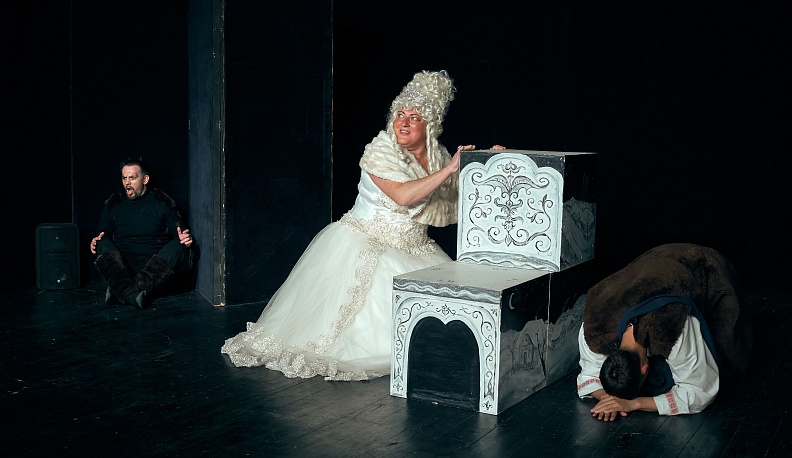 Калужская облдрама опять начала принимать на сцене периферийные театры