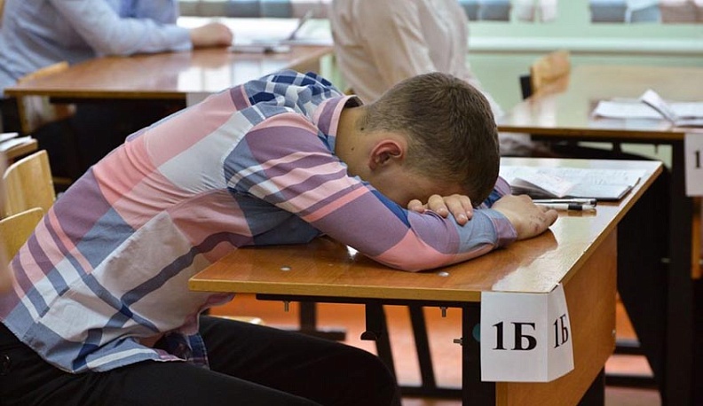 В Калужской области снизилось число не преодолевших минимальный порог на ЕГЭ выпускников 