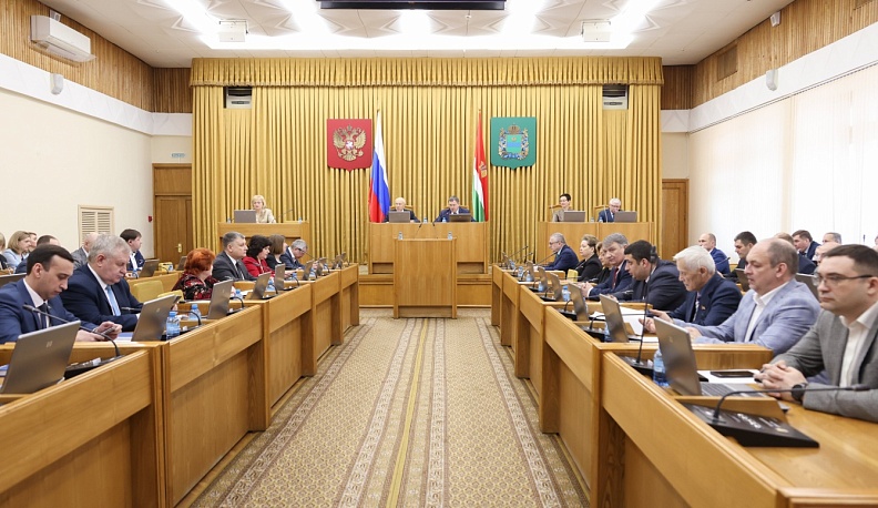 Депутаты проиндексировали выплаты приемным родителям, опекунам и попечителям