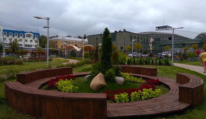 Цветы - гуще, деревья - крупнее