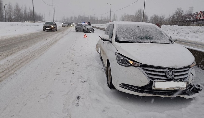 На трассе «Золотое кольцо» в Калужской области столкнулись три автомобиля