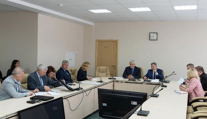 Губернатор предложил поднять зарплаты обнинским медикам за счёт оптимизации