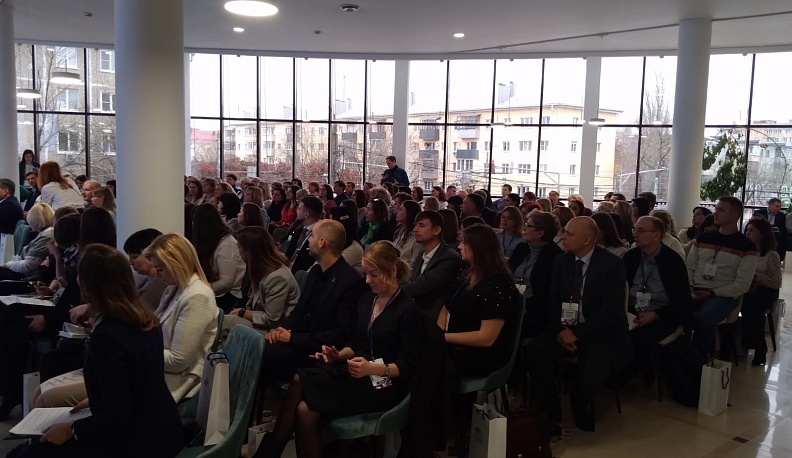 В Калуге проходит межрегиональный кадровый форум