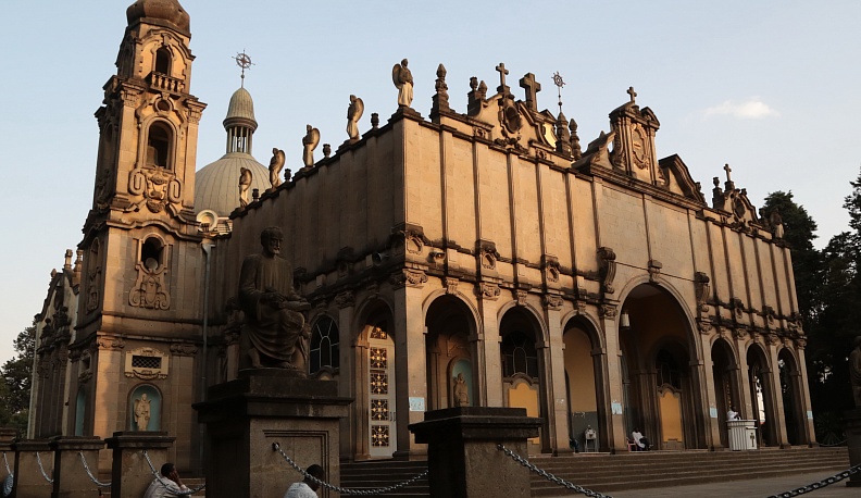 Храм с каменными ангелами