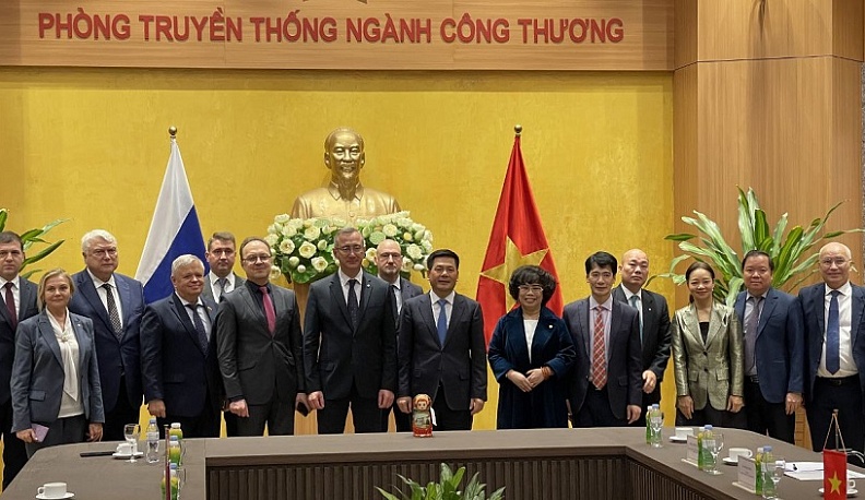 Владислав Шапша встретился с министром промышленности и торговли Вьетнама