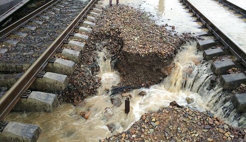 В Калуге железнодорожники ликвидируют последствия снежной зимы