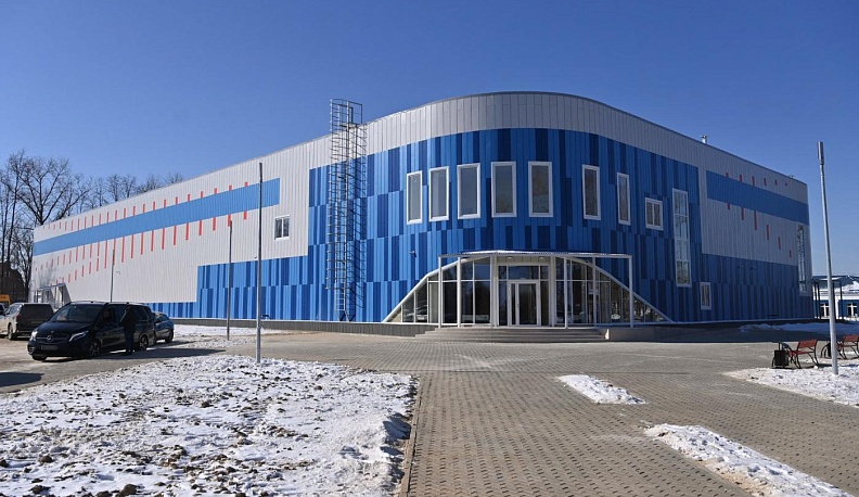 Первый канал покажет ледовую арену «Угра» в Кондрове