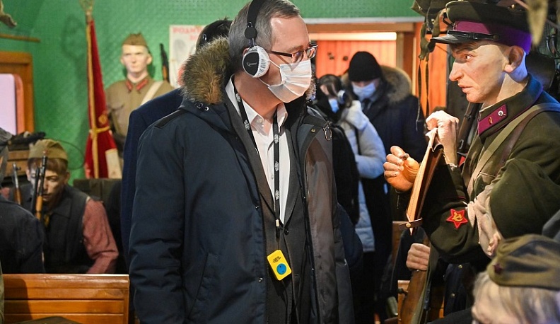 Владислав Шапша посетил передвижной музей «Поезд Победы» в Калуге