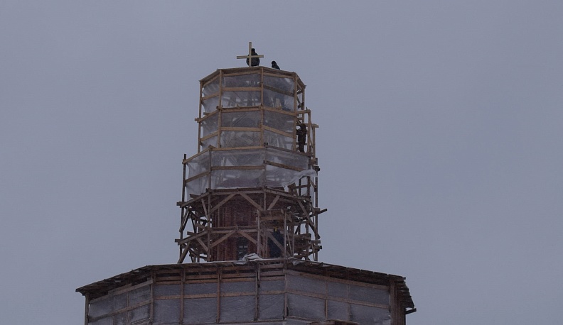В Тарусском районе на купол храма XVIII века установили крест