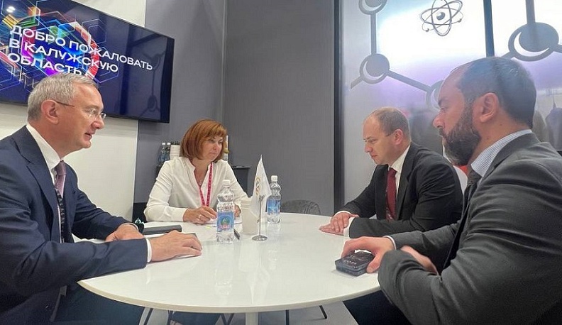 Владислав Шапша провел рабочую встречу с замглавы Минпромторга РФ Романом Чекушовым