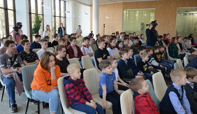 Светлана Хоркина встретилась в Калуге с юными спортсменами и студентами КГУ им. Циолковского