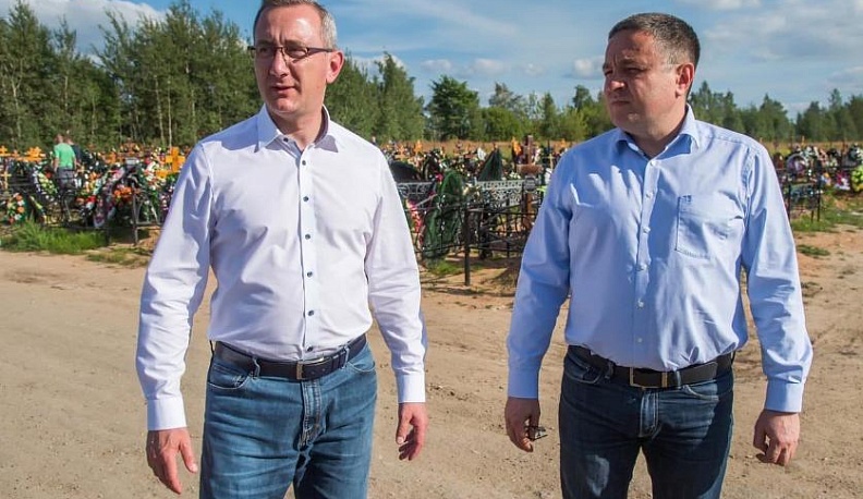 Владислав Шапша проверил наведение порядка на Шопинском кладбище в Калуге