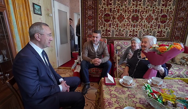 Губернатор Калужской области навестил труженицу тыла Александру Иванову