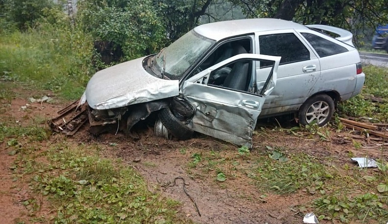 В Калужской области легковушка при обгоне выехала на встречку и столкнулась с грузовиком