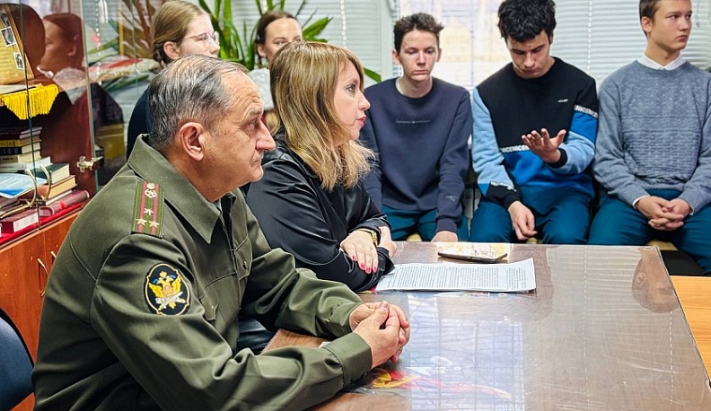 Калужским школьникам рассказали о женщинах Победы