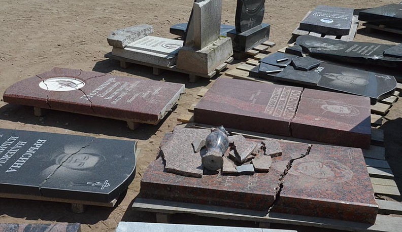 Калужский предприниматель заявил о готовности бесплатно восстановить разбитые надгробья