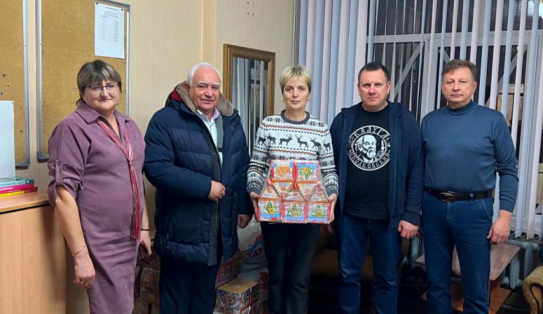 Геннадий Новосельцев доставил гуманитарные грузы в приграничные регионы