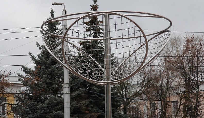 В сквере у горуправы установили «люстру Чижевского»