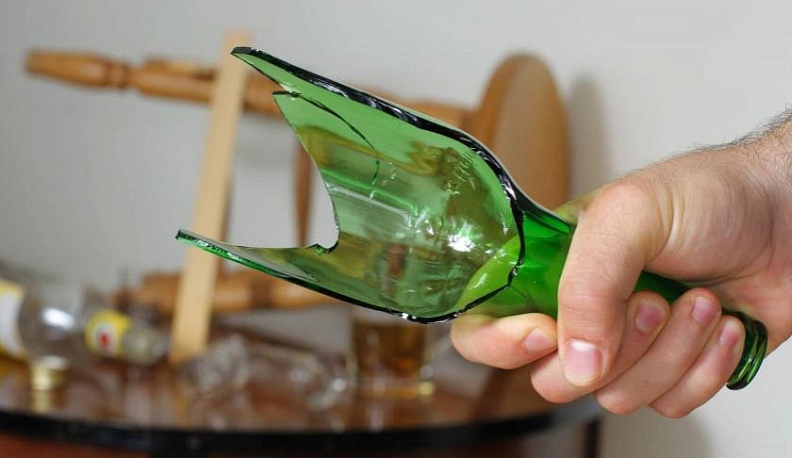 Калужанин порезал собутыльника битой бутылкой