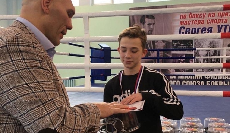 Николай Валуев поздравил с победой юных кировских боксеров