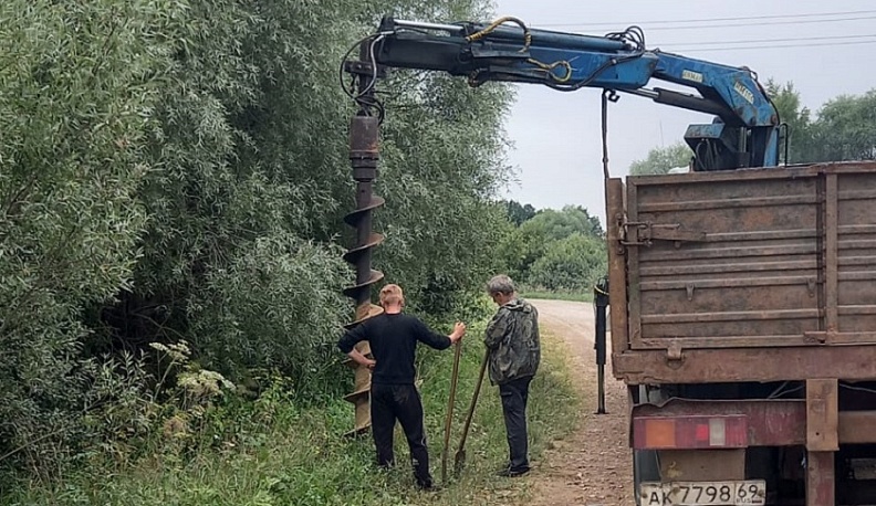 В населенных пунктах Медынского района монтируют уличное освещение по программе поддержки местных инициатив
