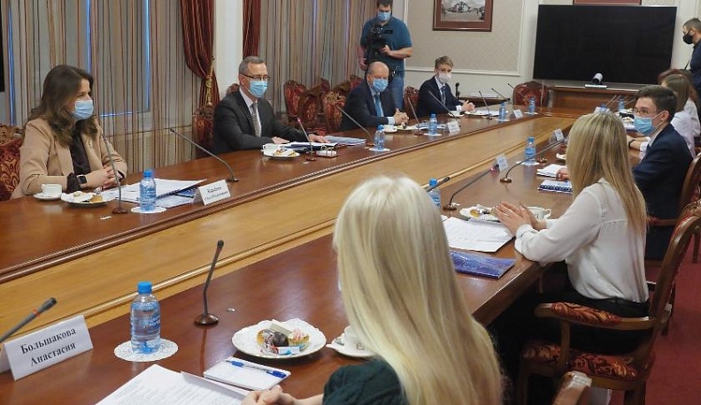 Владислав Шапша пообщался с ребятами из детского общественного совета области