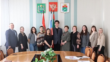 Глава Юхновского муниципального округа встретилась с членами молодёжного совета
