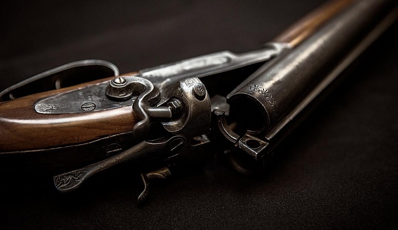 В Калужской области мужчина проник в чужой дом и украл ружье