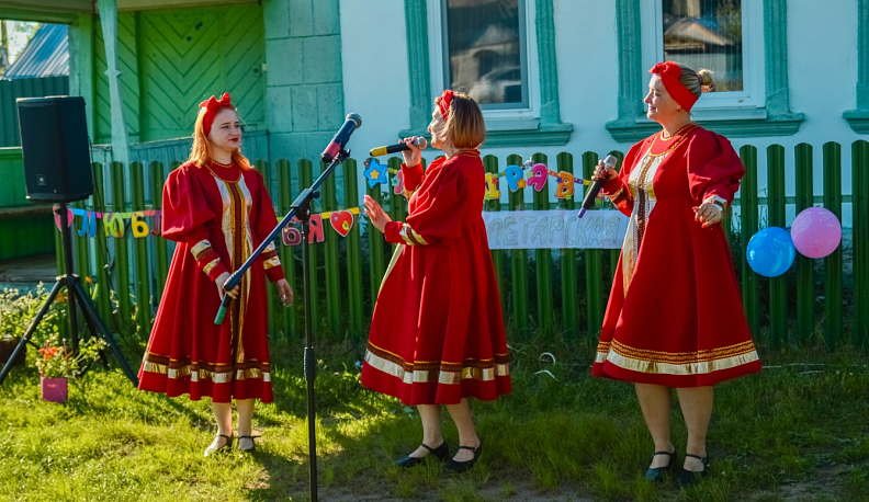 Около сотни людиновцев собрались на праздник улицы Пролетарская