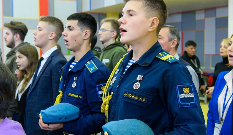 В музее школы № 45 Калуги учащиеся проводят экскурсии