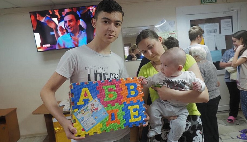 Сенатор Анатолий Артамонов встретился с переселенцами с Донбасса