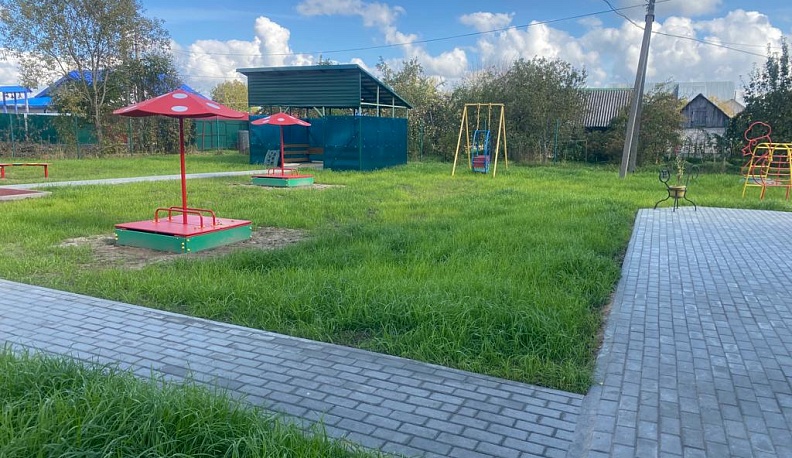 В Износковском районе благоустроили детскую площадку возле детского сада